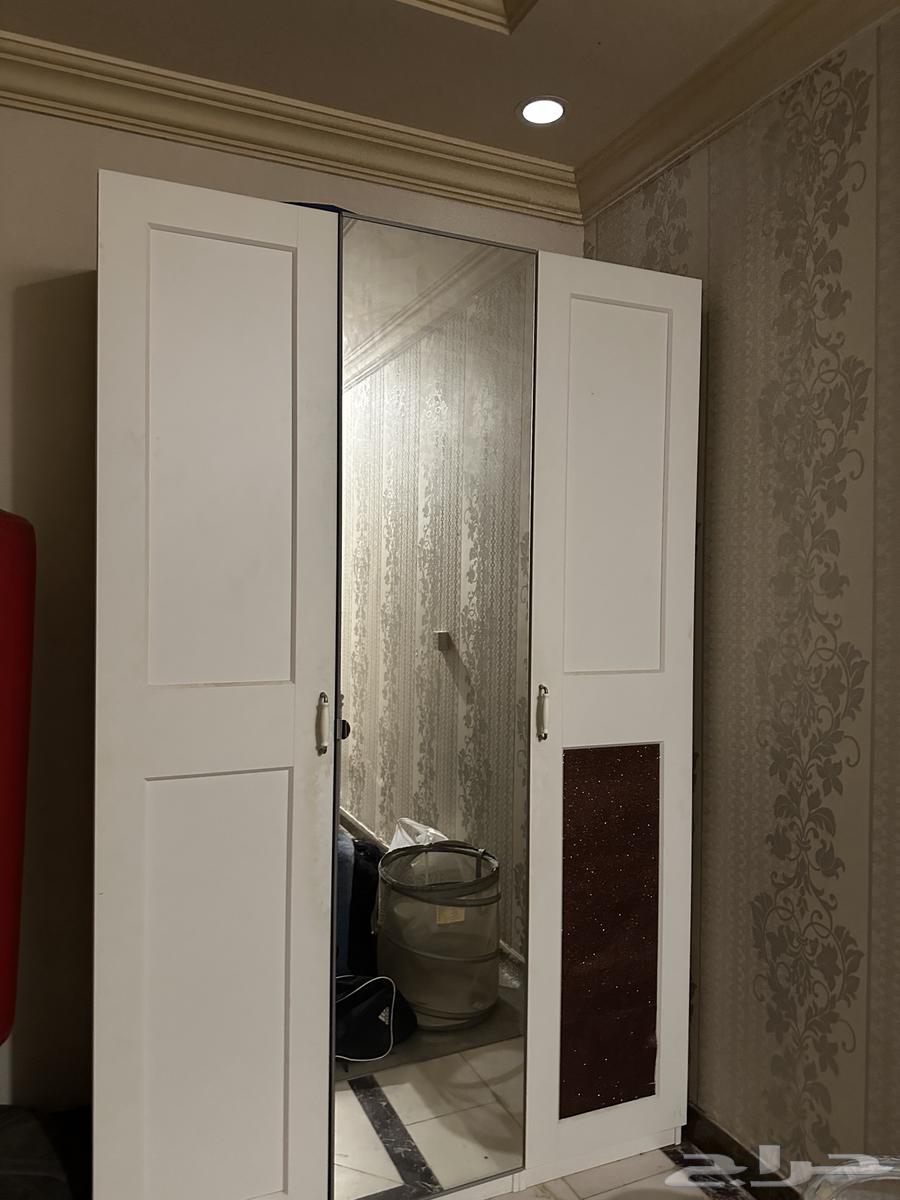 دولاب بحالة ممتازة64230803256963111