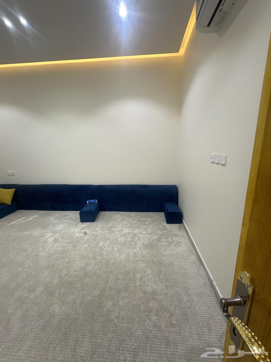 Men's Majlis Carpeted Seating with Backrests and Star Design64223966460034110