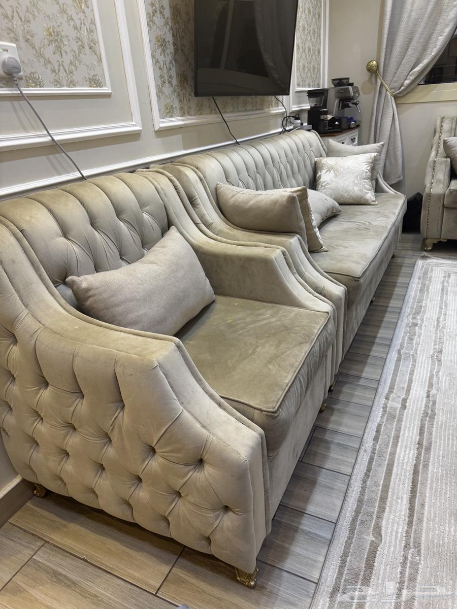 طقم كنب و طاولات للبيع الكنب64230473216258112