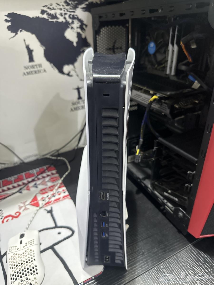 للببيع سوني فايف سليم 1 تيرا نسخة CD مافيه شي الجهاز سليم64228759713409112