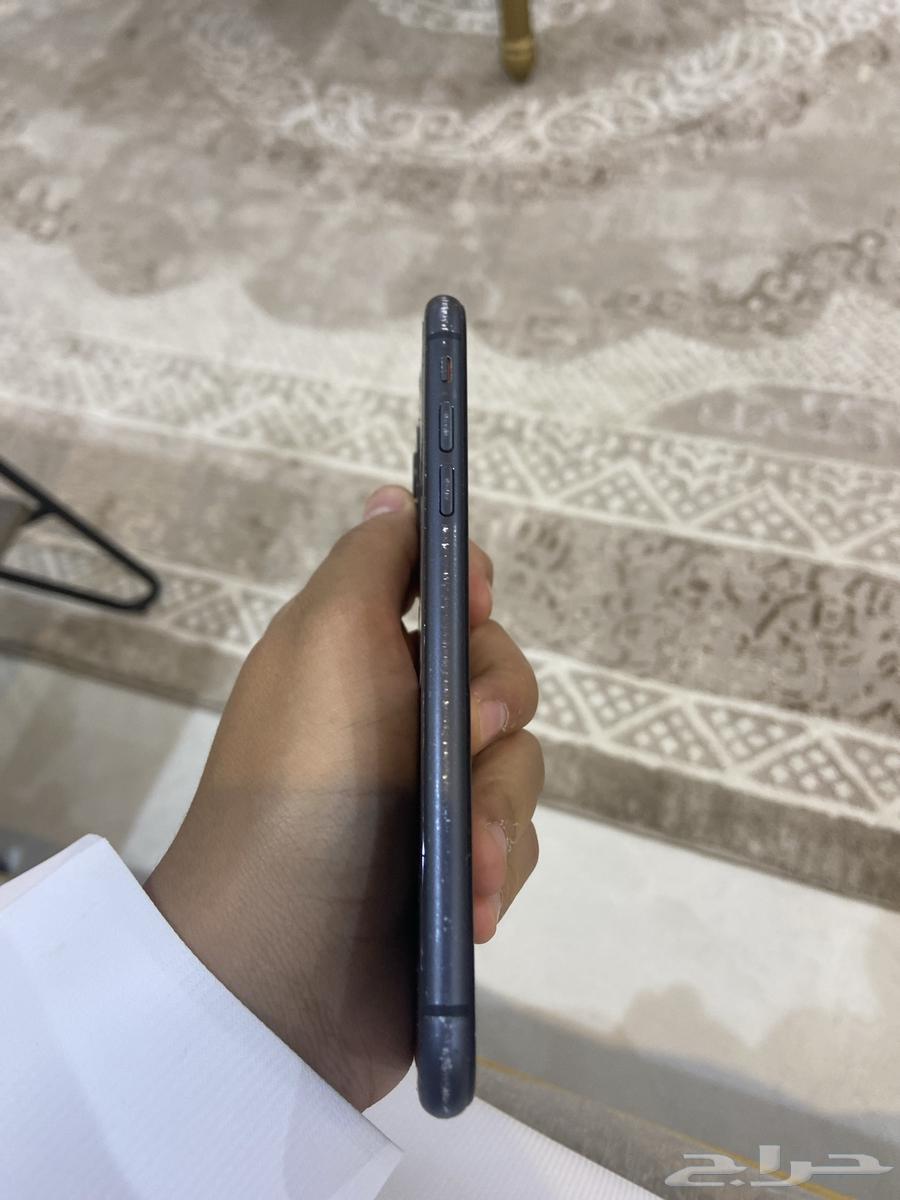 iPhone 11 mobile with replaced screen and rear camera, back is cracked from the back64230998163971114