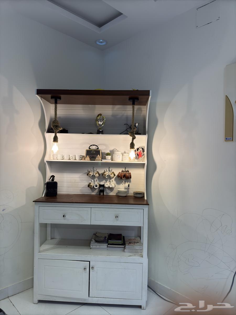 Coffee table that only needs repainting64227858331139111