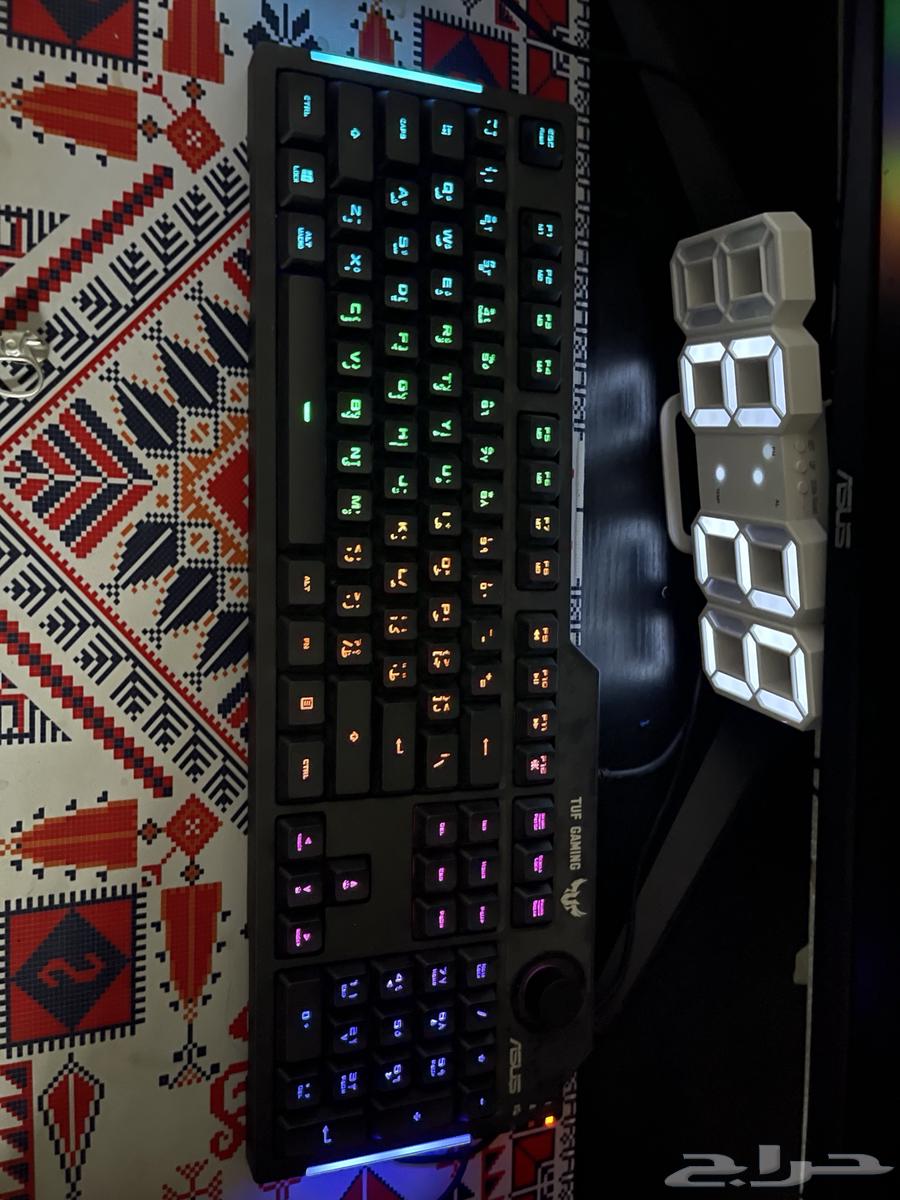 مكسر وسماعه وكيبورد وماوس وطاوله قيمنق64222320131586112