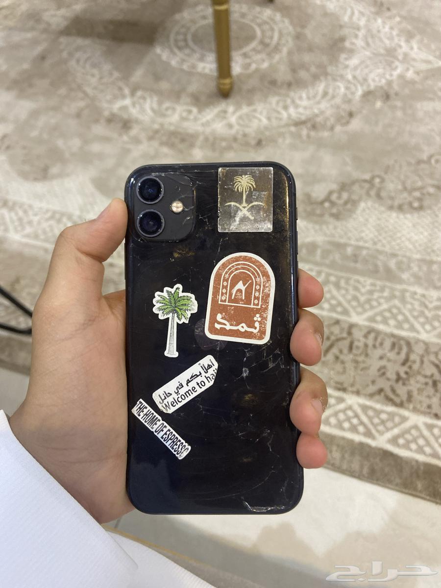 iPhone 11 mobile with replaced screen and rear camera, back is cracked from the back64230998163971111