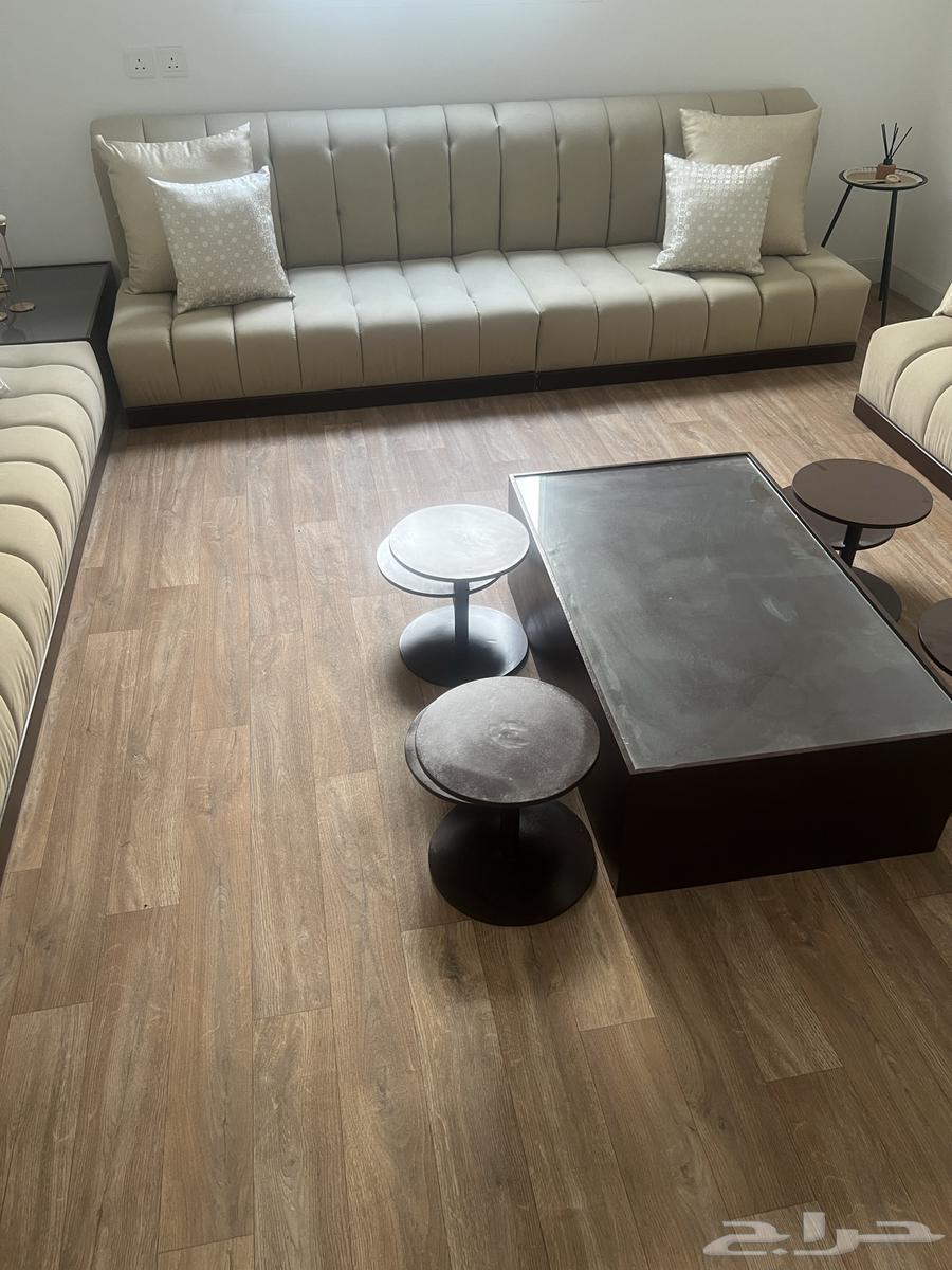 Luxurious new floor sofa used for only two weeks64215641119489111