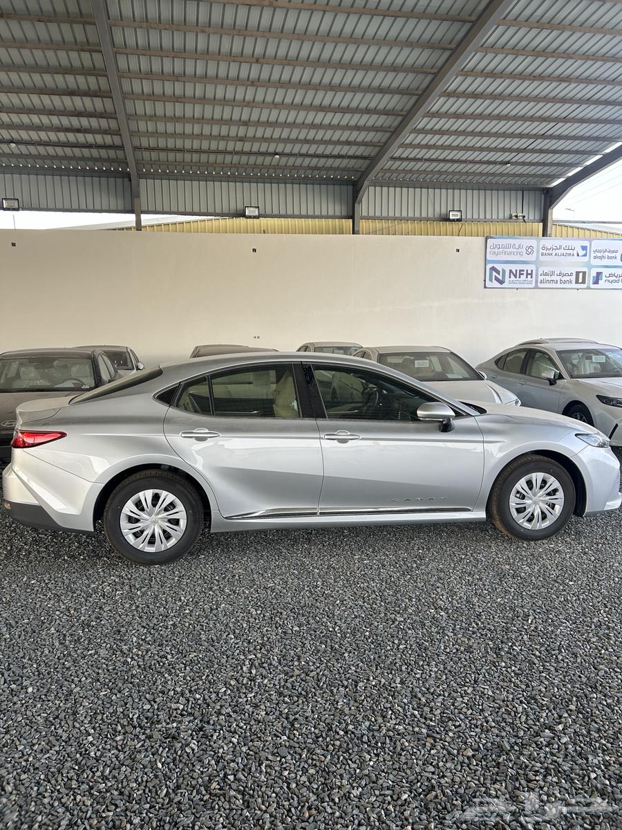 تويوتا كامري E 2025 ( الساير) ( فضي ابيض) كاش بنوك شركات64379282580737111