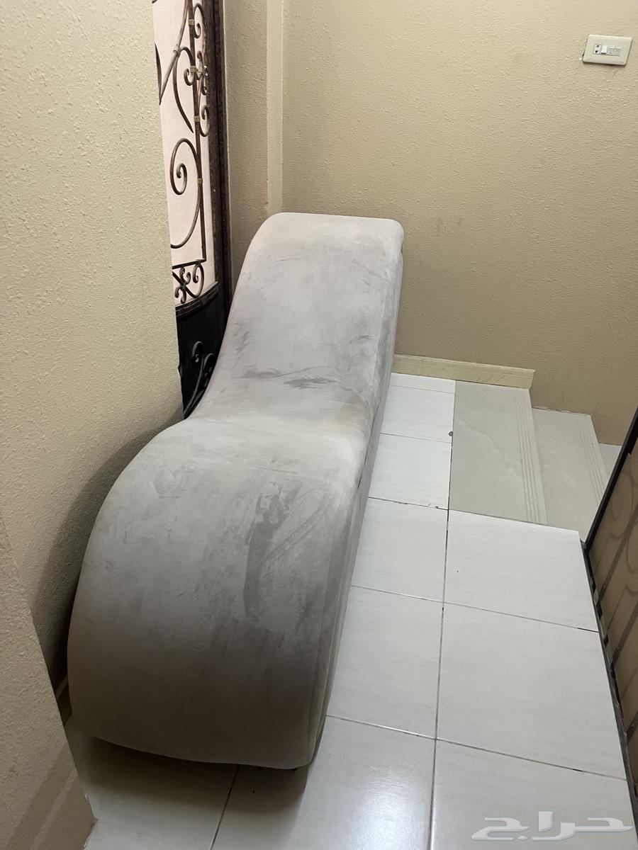 Selling a clean sofa used for less than a month64210885559297111