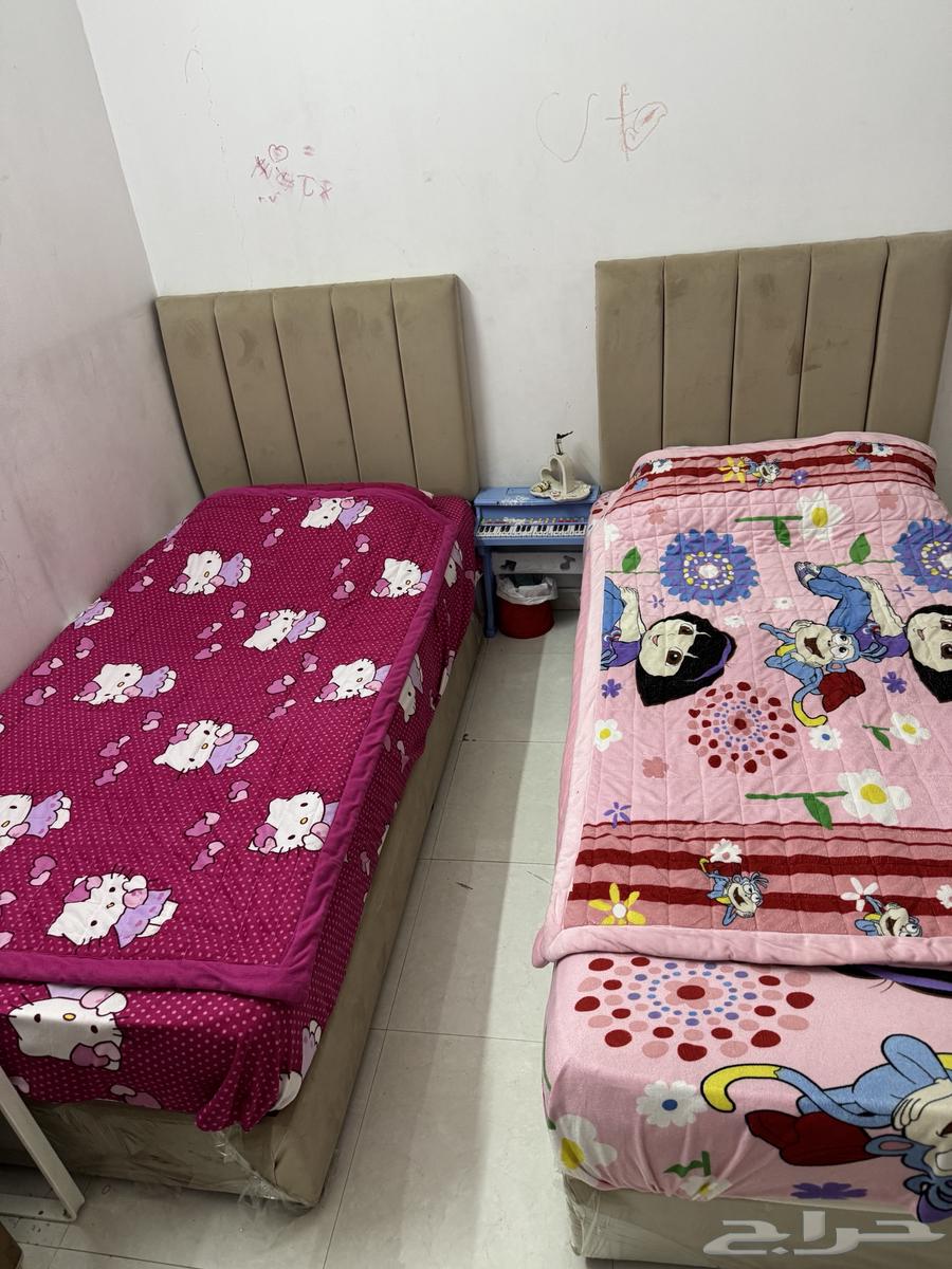 دولاب خشب ماليزي وسريرين وستارة ومكتب بسعر 40064231319261059112