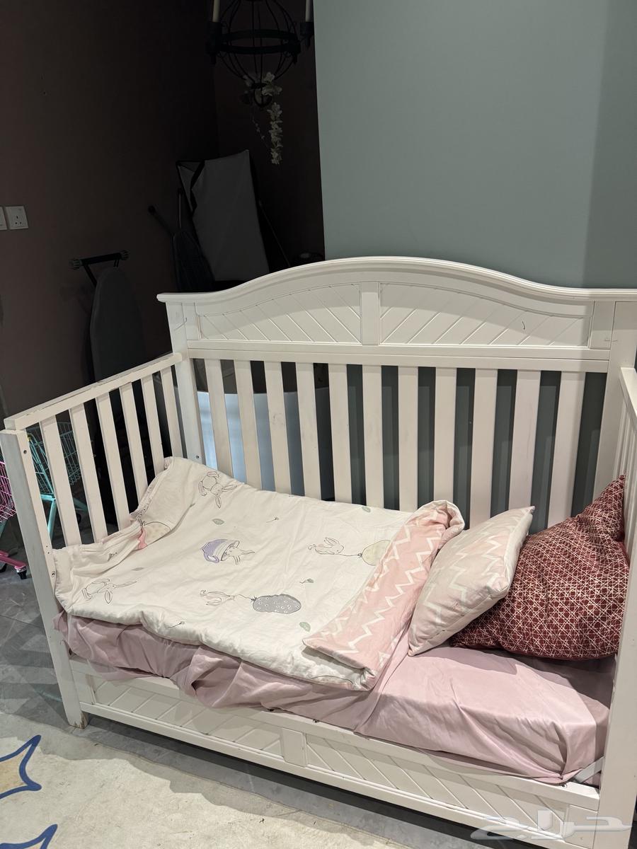 سرير اطفال خشبي ابيض مستعمل crip من سنتر بوينت64212129925634111