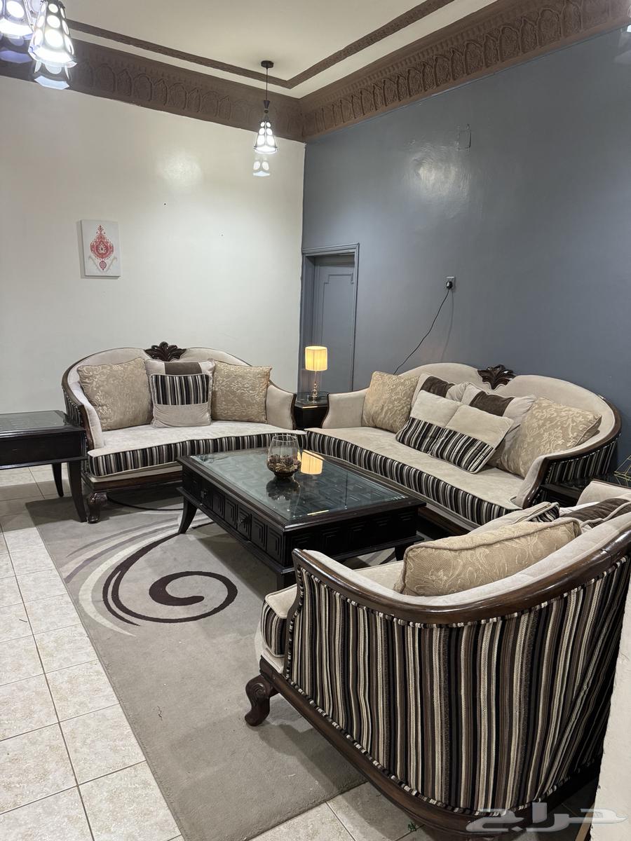 كنب كلاسيكي نظيف64215873788163112