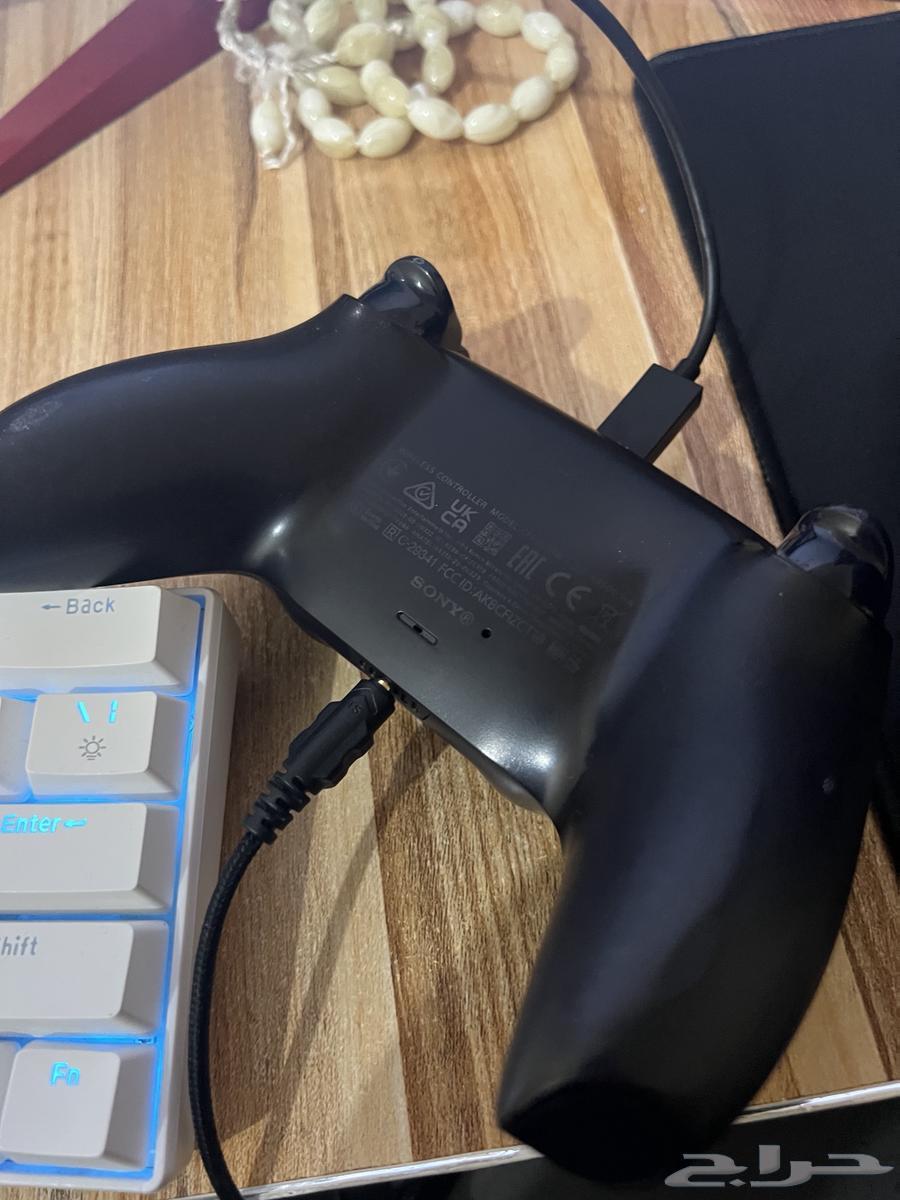 يد سوني 5 لون اسود نضييفه ( سعر رخيص يعتبر جدا  )64228571741059111
