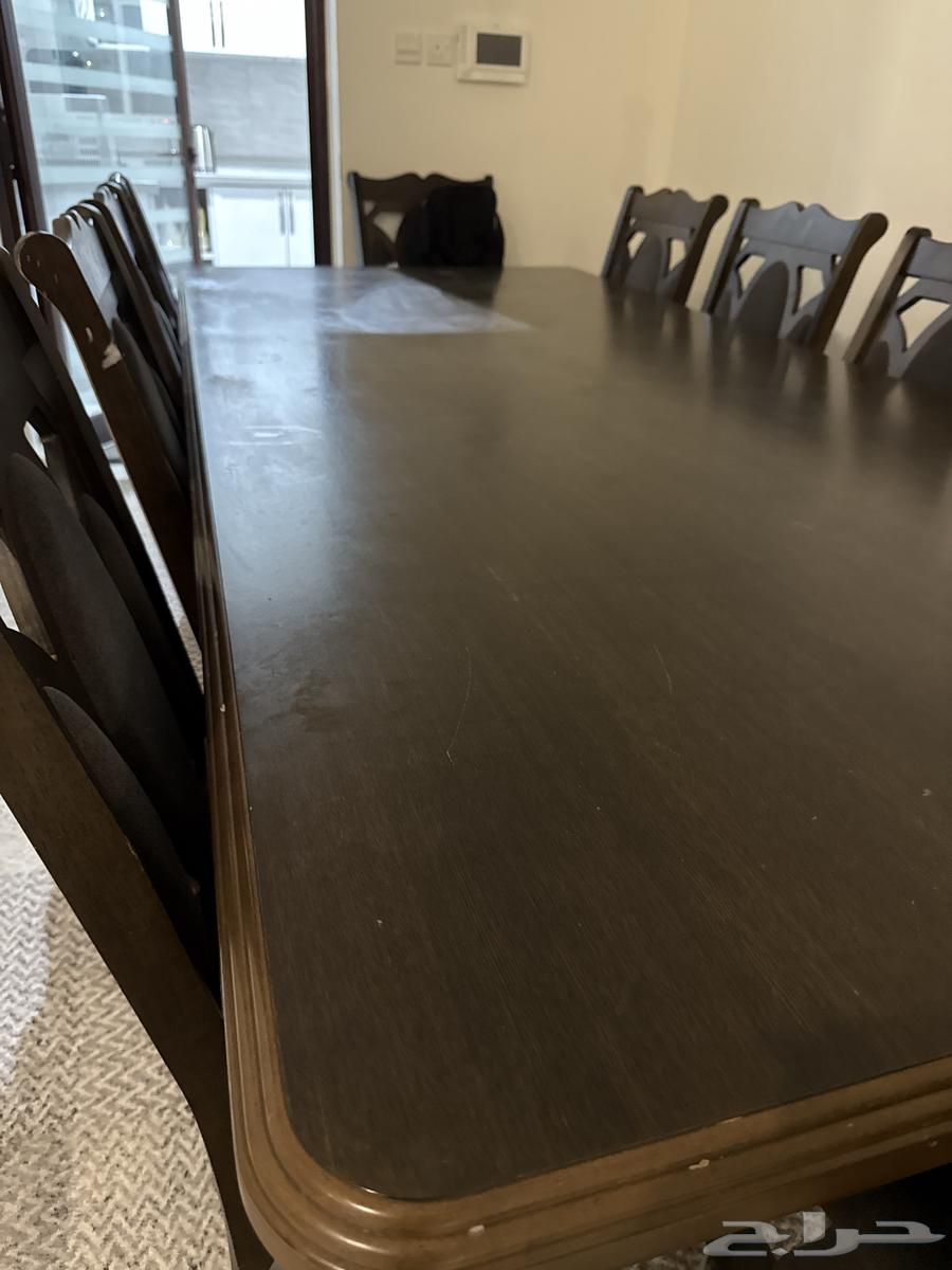 طاولة طعام ل 10 أشخاص ( حالة ممتازة)64228558393217110