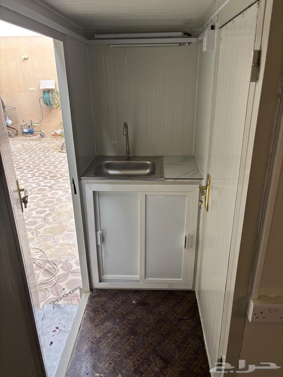 كرفان اربعه متر يوجد فيه دورة مياه اعزكم الله كامله64224992066433113