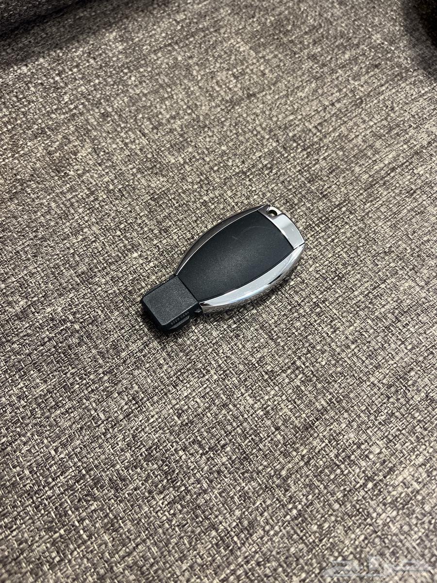 مفتاح مرسيدس نظيف جدا جدا جدا بس البطارية فقط64398214806402111