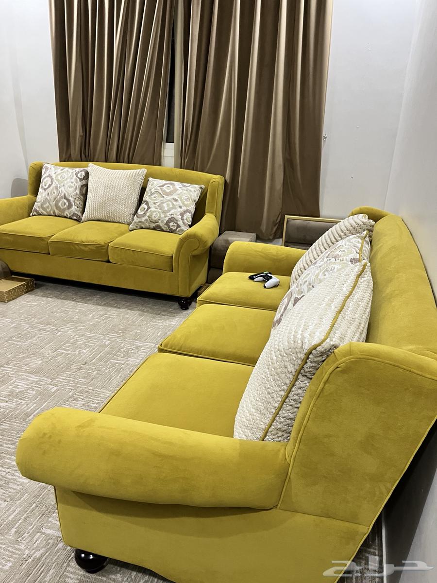 Table and two sofas for sale64224108629633111