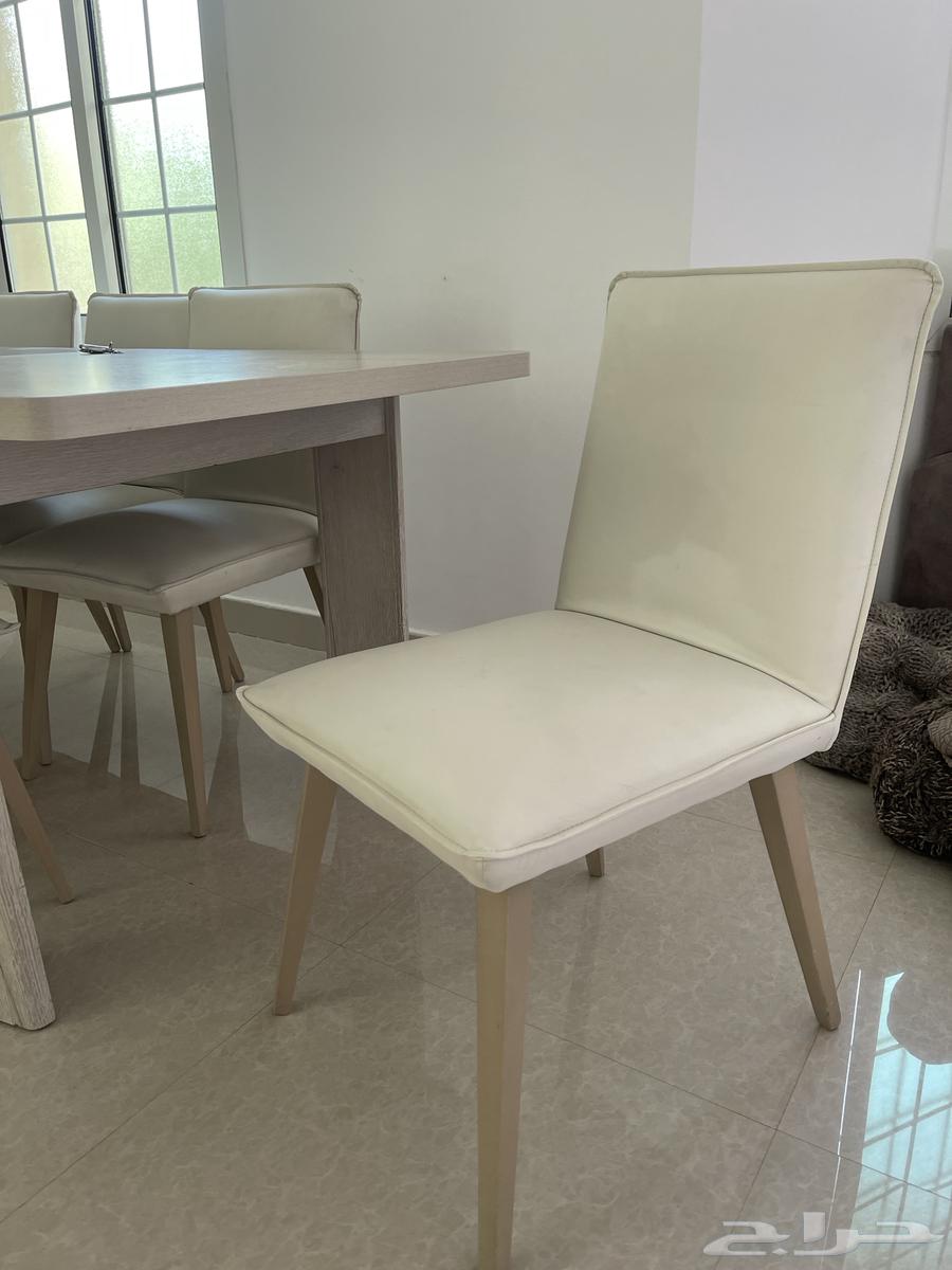طاولة طعام للبيع64212130236931111