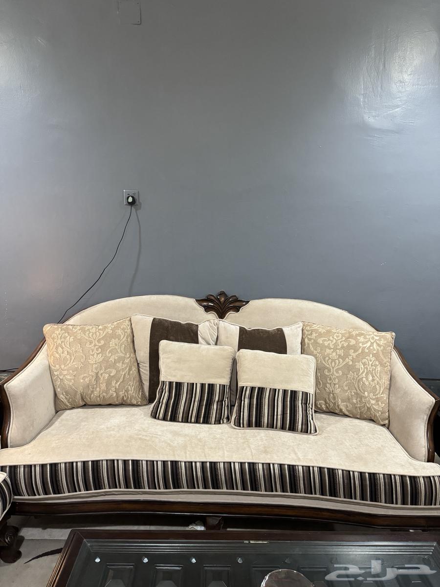 كنب كلاسيكي نظيف64215873788163114