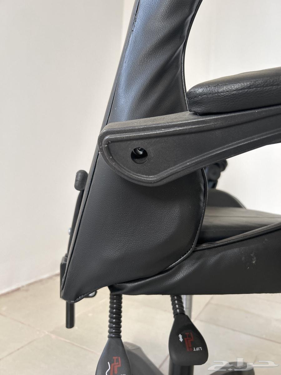 A Gym Chair That Needs Assembly Though64218217740418111