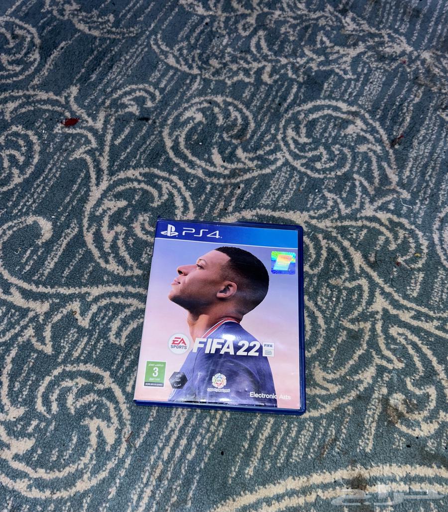 سوني 4 للبيع معى شريط فيفا 22 و يد64210869804035113