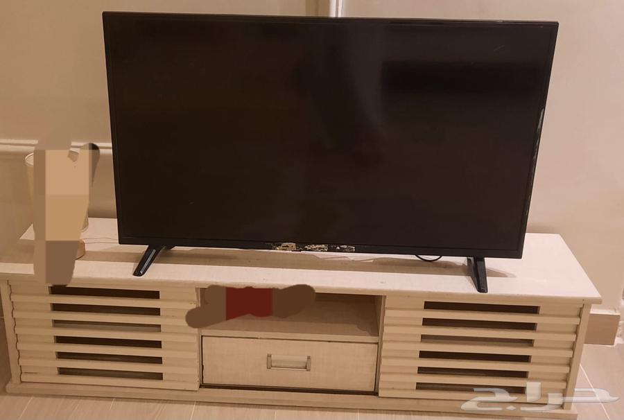 تلفاز وطاولة للبيع64231319445121110