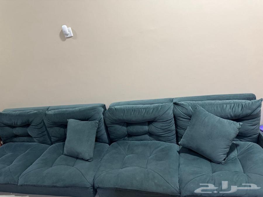 Floor seating with two tables64229295308419110