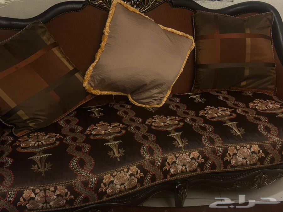 Sofas, bed, and tables with cushions64213380044033113