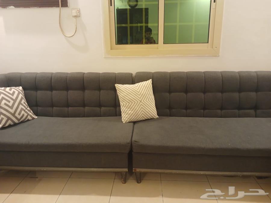Sofa in good condition and 2 tables64227357464706112