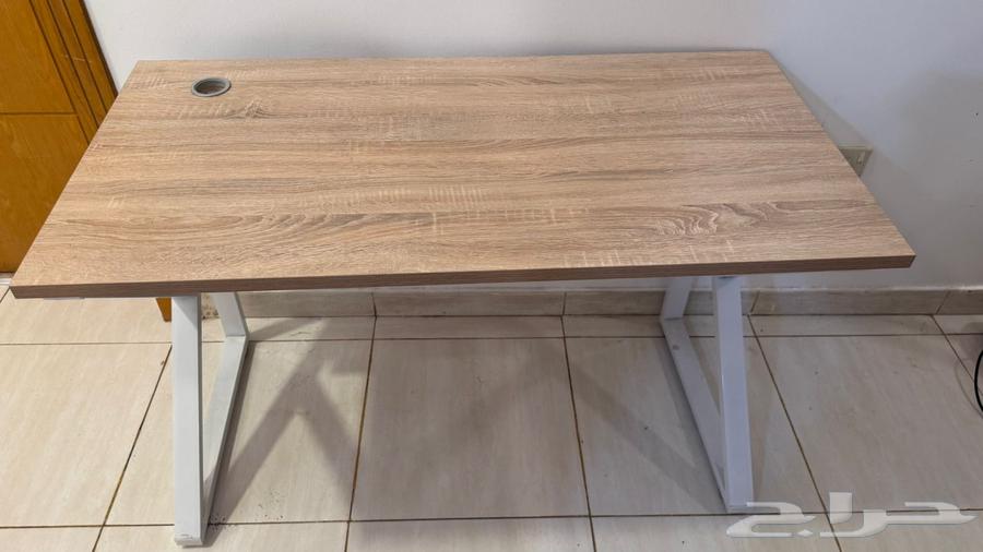 طاولة كمبيوتر وقيمنق اصليه وجديدة64220860650243110