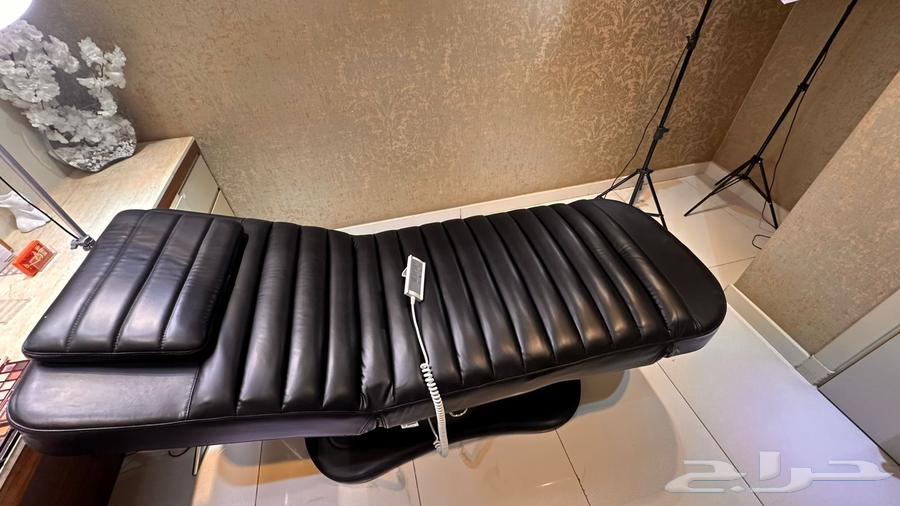 Electric bed controlled by remote control64219828883074112