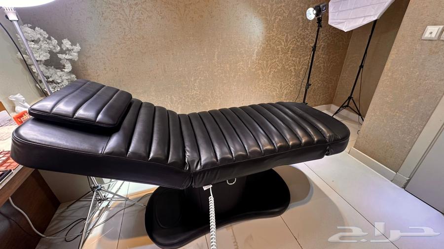 Electric bed controlled by remote control64219828883074111