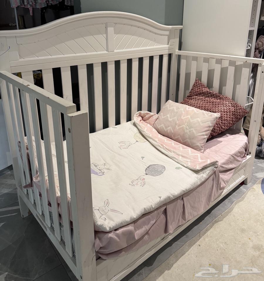 سرير اطفال خشبي ابيض مستعمل crip من سنتر بوينت64212129925634112