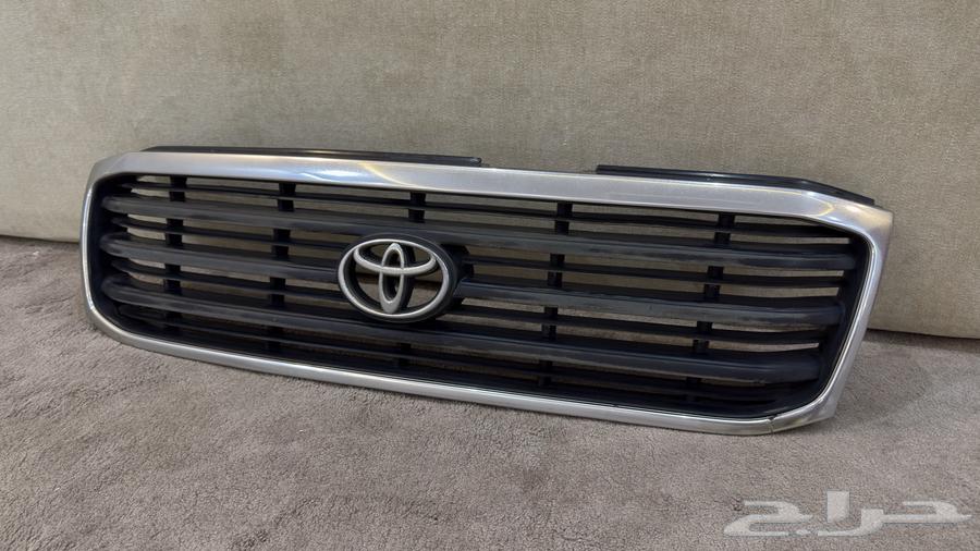 شبك صالون لاندكروزر اصلي 1998-2002 فضي64406151531011110