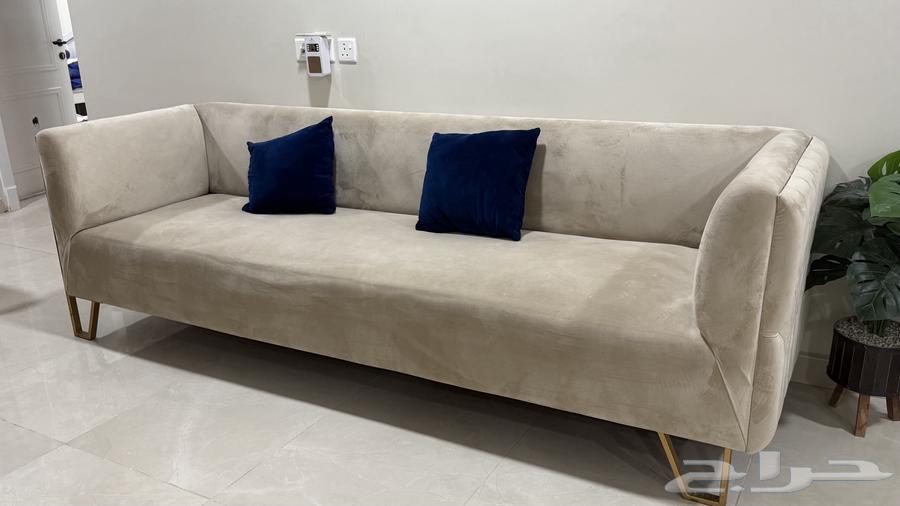 أريكة مستعملة بحالة ممتازة وتناسب 12 شخصًا64223332814337113
