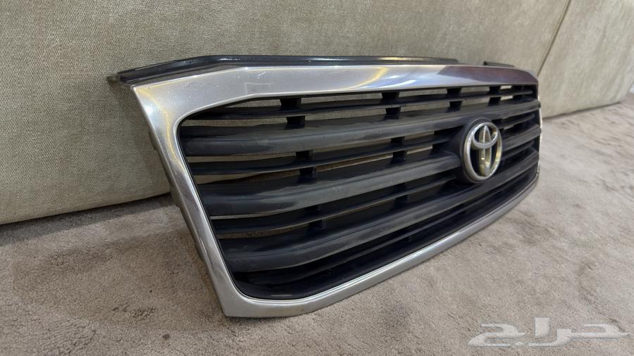 شبك صالون لاندكروزر اصلي 1998-2002 فضي64406151531011113