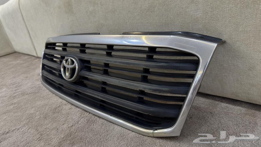 شبك صالون لاندكروزر اصلي 1998-2002 فضي64406151531011112