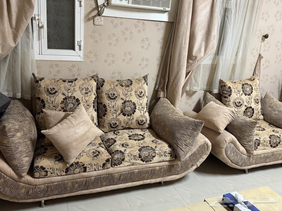 Sofa consisting of 6 pieces and two curtains in Al-Kharj64225360897922112