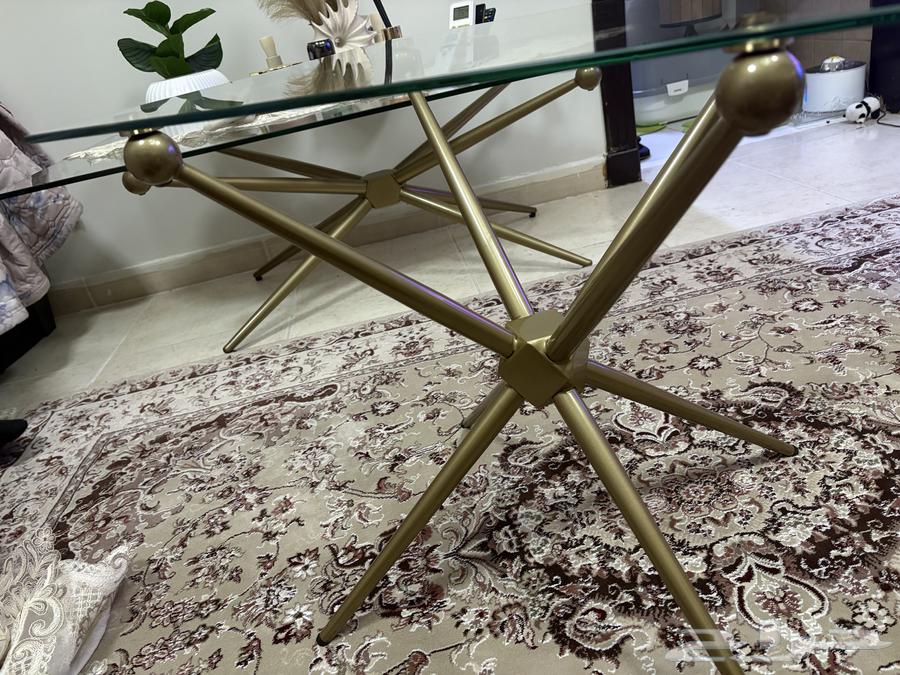 Glass tables64225572186754112