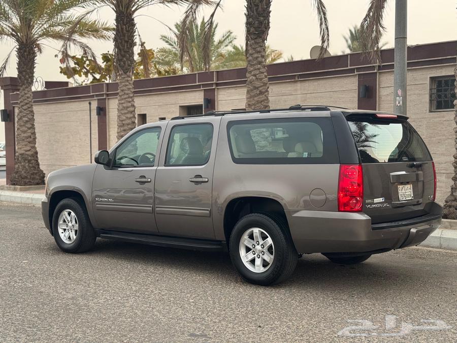 للبيع جي ام سي يوكن 2011 نظيف جدا64407154219394114