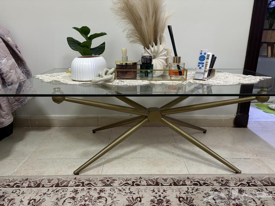 Glass tables64225572186754111