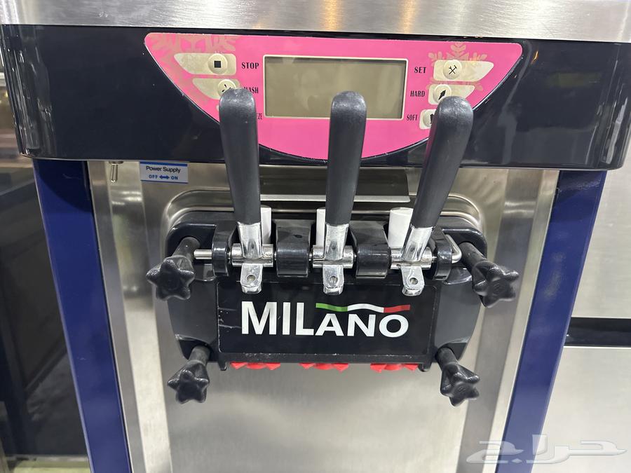 Ice cream machine64225996816514112