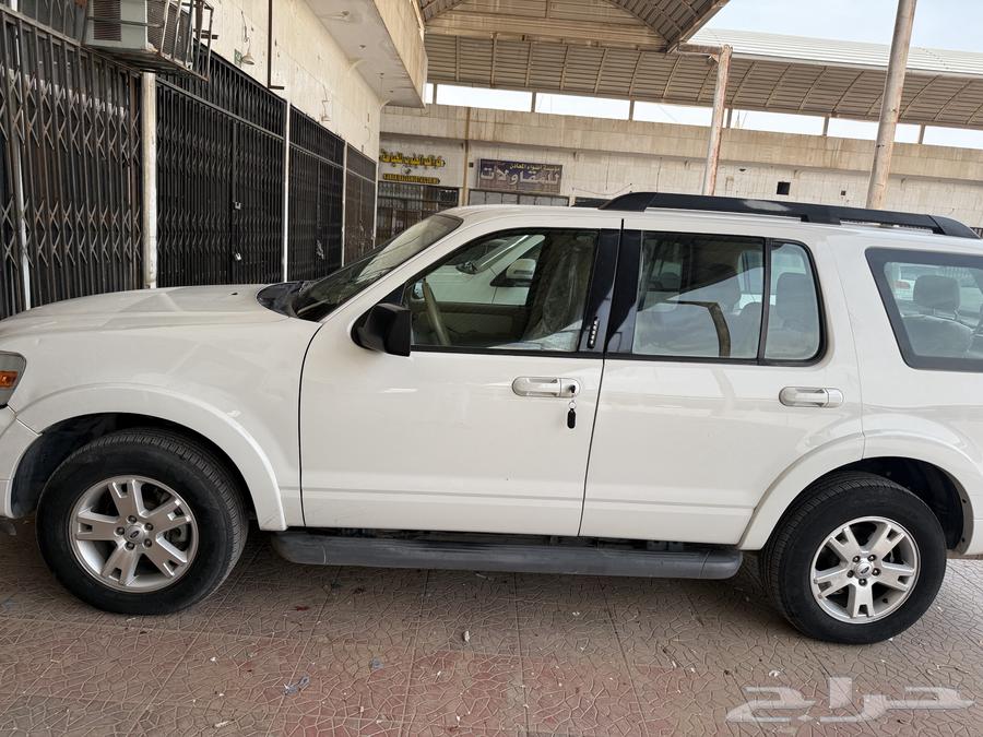 اكس بلور ابيض دبل المحركات زينه والبدي وسط استماره باقي فيه64401717032322110