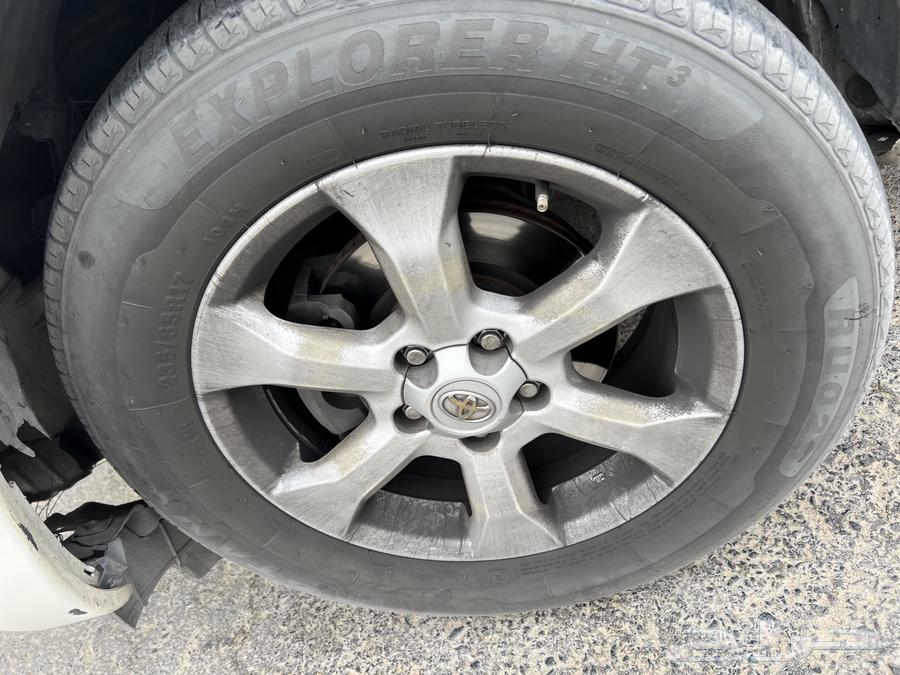 Tires size 235 65 17 date 24 new64404638830338110