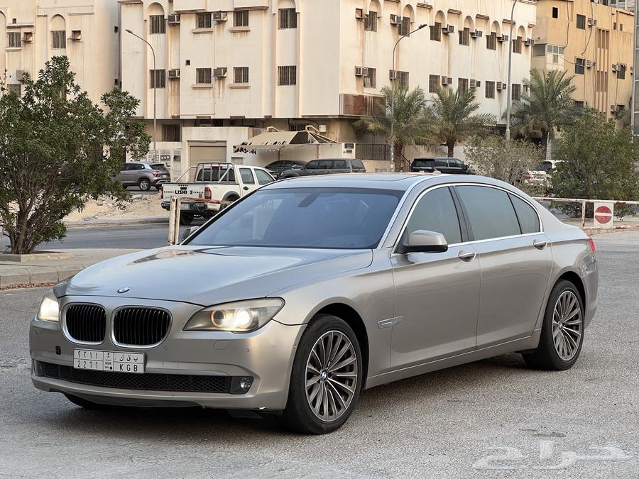 بس ام دبليو 740 موديل 2014 نظيف الفيه السابعه64415639297537110