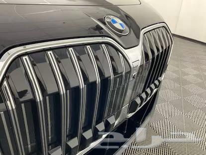 بي ام الكرستالة 202364403053818243111