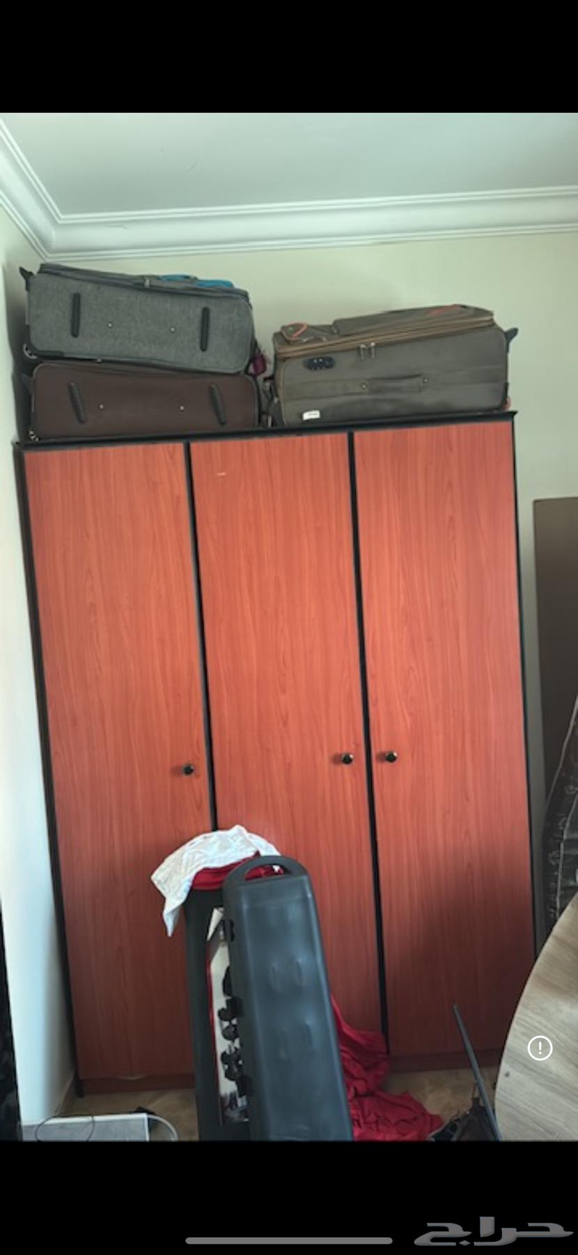 دولاب خشبي 3 باب مع كوميدينه64435984217987110