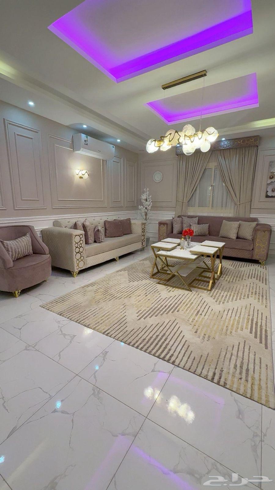 Semi-new sofa used for only four months for 14 people64227535525889110