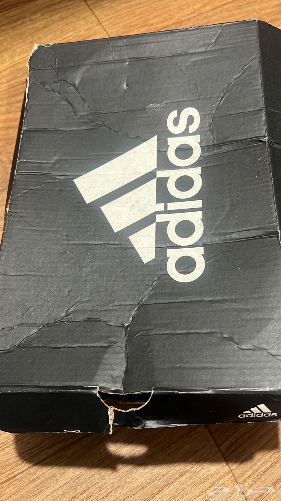 جزمة رياضه من اديداس مقاس 39.564224108282497114