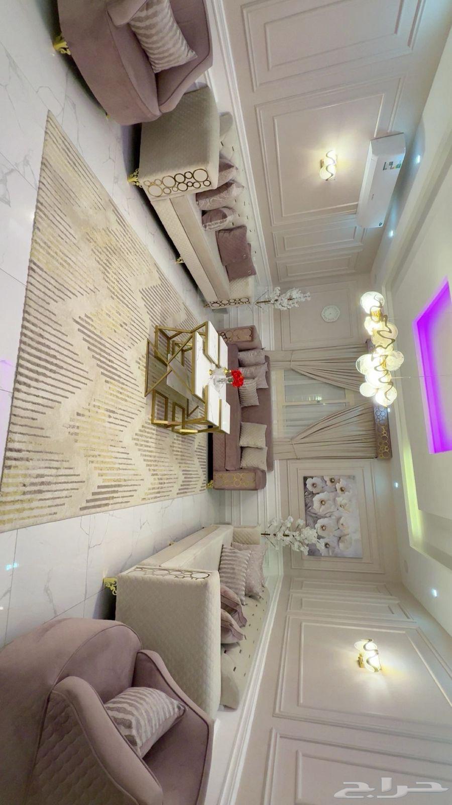 Semi-new sofa used for only four months for 14 people64227535525889112