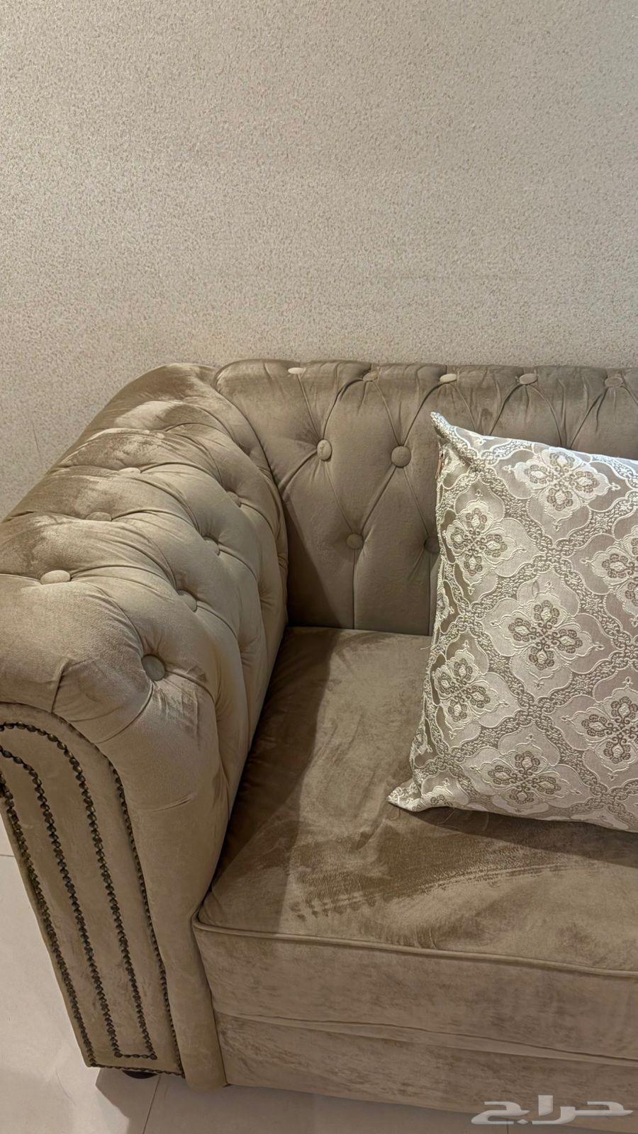 Five sofas with six service tables64219828634755110