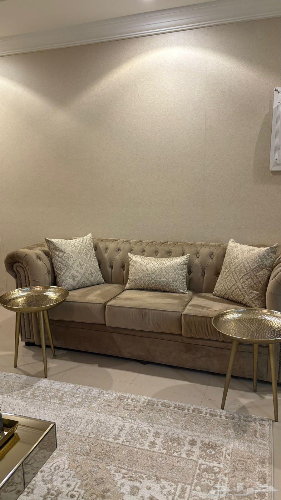 Five sofas with six service tables64219828634755111